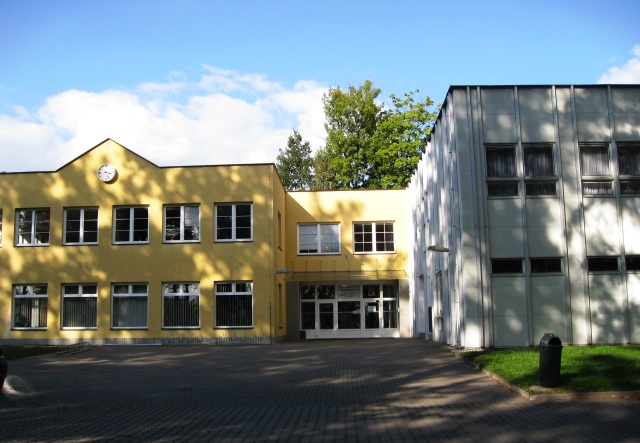 10 budova skoly na ul Sokolske.jpg